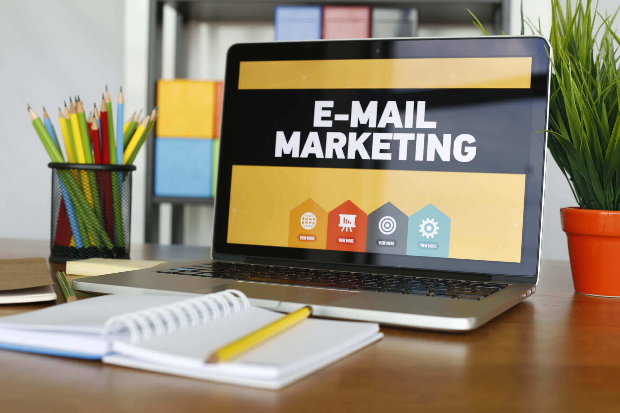 Để có thể thực hiện một chiến dịch Email marketing hiệu quả, cần phải hiểu và nắm rõ các thuật ngữ trong email marketing